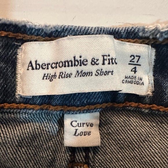 Abercrombie & Fitch Size 4 Curve Love High Rise Mom Shorts Button Front Raw Hem - Picture 6 of 6